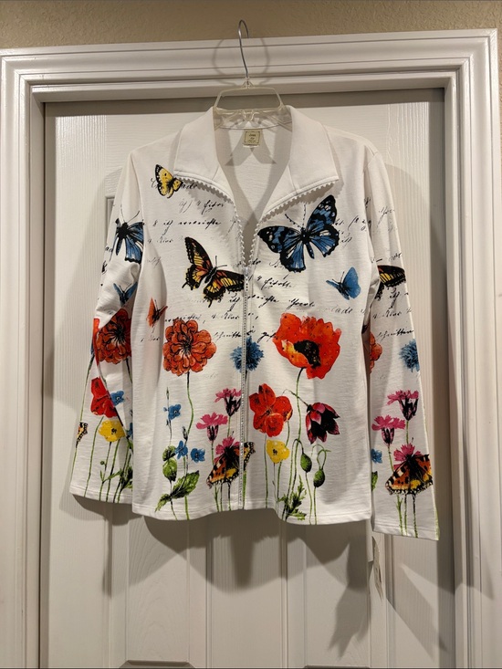 Jess & Jane Jackets & Blazers - Jess & Jane White Floral & Butterfly Zip Jacket lightweight size S NWT